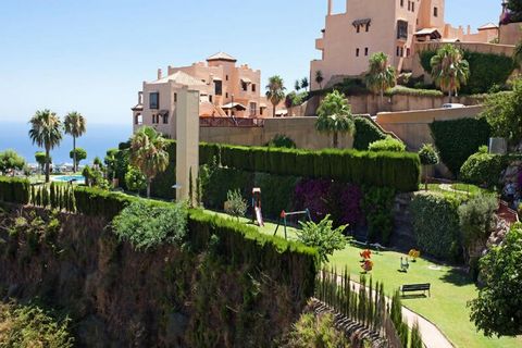 L'appartamento a Mijas Costa ha 2 camera da letto e capacità per 4 persone. Alloggio accogliente e completamente attrezzato di 123 m², con vista sulle montagne. La struttura si trova a 500 m dalla stazione degli autobus, 600 m dal ristorante, 800 m d...