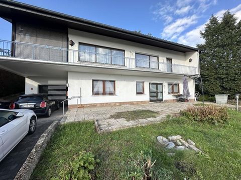 Dieses charmante Einfamilienhaus wurde ca. 1971 in solider, massiver Bauweise auf einem ca. 1005 m² großen Grundstück am Südhang von Leun-Stockhausen errichtet und bietet einen idyllischen Fernblick in den Taunus. Das Haus verfügt über eine Wohnfläch...