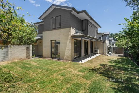 ¡Bienvenido a la residencia de sus sueños! Al entrar, será recibido por una amplia y luminosa cocina abierta, sala de estar y comedor que irradia calidez y comodidad. El corazón de esta casa es la cocina bellamente diseñada, que cuenta con electrodom...