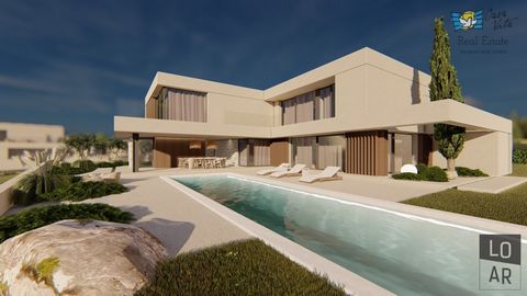 Istrië, Poreč Het project van 14 luxe villa's op een locatie op 12 km van de stad Poreč, die een prachtig uitzicht op zee biedt, is in aanbouw. De villa die wij aanbieden heeft een oppervlakte van 236m2 en is verdeeld over twee verdiepingen. De began...