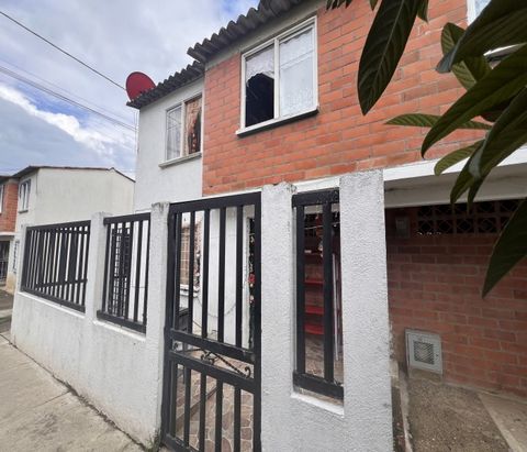 ¡Esta es la oportunidad que estabas esperando! Una increíble casa ubicada en Jamundí, terranova.  perfecta para vivir en una zona tranquila y residencial. Ubicada en una área terreno de 82 M2, con un área construida de 150 M2 bifamiliar, esta casa cu...