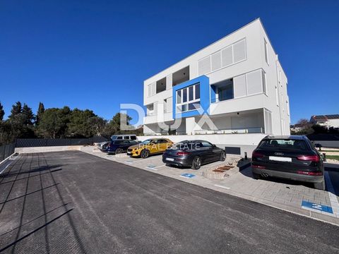 Location: Zadarska županija, Zadar, Melada (Maslina). ZADAR, MELADA - Geräumige Wohnung mit Garage im Neubau S3 Zum Verkauf steht eine geräumige Wohnung in einem Neubau in äußerst attraktiver Lage an der Melada in Zadar. Die Wohnung befindet sich im ...