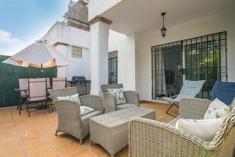 Located in Nueva Andalucía. This ground floor apartment is located in the prestigious residential complex of Señorio de Gonzaga, in Nueva Andalucía. The apartment has 2 bedrooms and 2 bathrooms, including an en suite bathroom in the master bedroom. I...