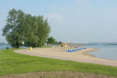 Aan de Noordzee bij Xanten ligt de woonboot idyllisch midden in een groen merenlandschap. De Noordzee en de Zuidzee zijn twee met elkaar verbonden meren. Rondom de meren vindt u een breed scala aan recreatieve activiteiten voor elke smaak. De woonboo...