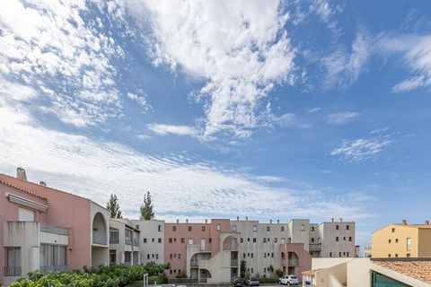 Dieses 30 m² große Apartment in Agde ist perfekt für bis zu 6 Gäste und bietet einen gut gestalteten und gemütlichen Raum mit 1 Schlafzimmer. Es liegt günstig in der Nähe des Stadtzentrums und bietet einfachen Zugang zu allen Notwendigkeiten und Attr...