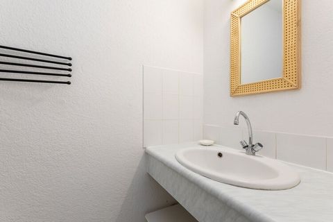 Este acogedor apartamento de 33 m² en Agde es perfecto para hasta 4 personas y ofrece un espacio cómodo y acogedor con 1 dormitorio. El apartamento cuenta con un entorno exterior con acceso a un jardín, lo que lo convierte en un refugio ideal para fa...