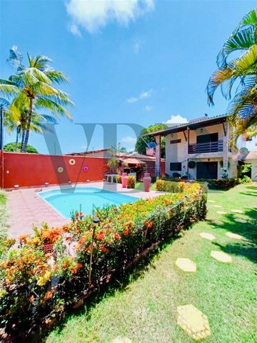 Casa amueblada en Tamandaré, a 100 metros del mar 5 habitaciones 1 suite principal (con baño y jacuzzi) Sala de estar con 3 ambientes Cocina espaciosa 2 baños Área de servicio Baño de servicio 2 plazas de garaje 250m² de área construida Orientación e...