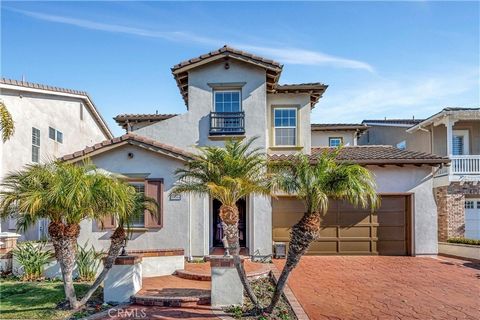 Fabulous Peninsula Park home in a premium quiet, interior location. This remarkable residence boasts 3,500 square feet of living space, featuring five en-suite bedrooms, including one conveniently located on the main level. Upon entry, you are greete...