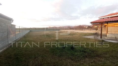 Titan Properties présente à votre attention un terrain dans le village de Zhiten. Le village est situé dans le district de Novi Iskar, la municipalité de Sofia, le district de la ville de Sofia et se trouve à 10 km. de Sofia. Le terrain qui est propo...