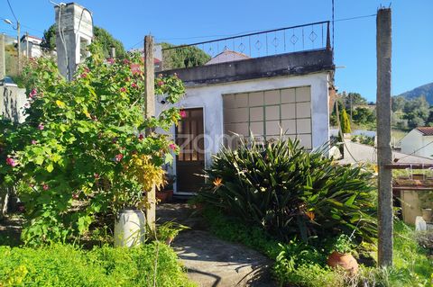 Property identification: ZMPT573254 Discover this charming 4 bedroom villa located in Casal da Misarela, Coimbra. With panoramic views over the Mondego River and excellent sun exposure, this house offers luminosity and tranquility in each room. It ha...