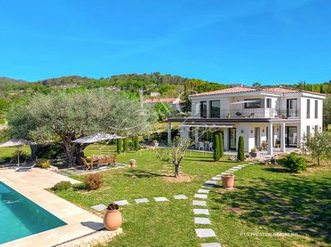 Come and discover this superb 230m² villa in a quiet, sought-after neighborhood, set on a flat 3000m² plot of land planted with thousand-year-old olive trees. This high-standard villa, built in 2012, comprises on the first floor: A large, bright 50m²...