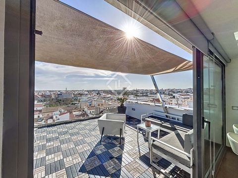 Lucas Fox presents this renovated 100m² penthouse in the centre of Maó. Tastefully renovated . The property is distributed on one floor. The entrance welcomes us with a entrance hall , which leads us to a spacious loft-style dining room living room w...