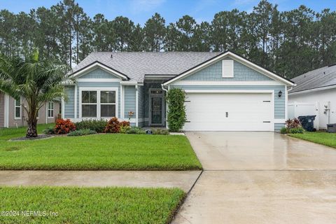 IL PARADISO DELLA FLORIDA TI ASPETTA! Non perdetevi questa bellissima casa situata in una comunità di campi da golf. 3/2 + camera flessibile, schermo lanai e patio pavimentatore con vista sulla riserva naturale. Questa casa dispone di pavimenti in as...