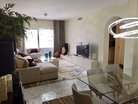 Located in Puerto Banús. LOVELY BEACHSIDE APARTMENT - PUERTO BANUS. Situated in the up market and popular Las Gaviotas development in Playas del Duque, Puerto Banus is this lovely south facing 2 bedroom apartment The development is one of the most pr...