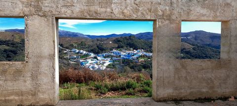 Entdecken Sie dieses außergewöhnliche Anwesen von über 5 Hektar in der atemberaubenden Serranía de Ronda, vollständig umzäunt, eine einzigartige Lage, die Natur, Komfort und unendliche Möglichkeiten vereint: - Über 1 Hektar Kastanienbäume, die von de...