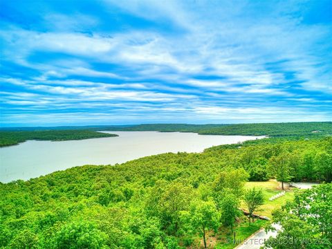 Beautiful building site in Carlton Landing with gorgeous view of Lake Eufaula! Carlton Landing is a community where each resident experiences 