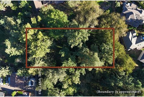 Welcome to a serene, private land opportunity. Imagine a private driveway leading to your dream home, just at the top of the well-established Bull Mountain neighborhood. Building application has been submitted for single family residence. This proper...