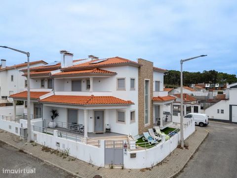 Fantastic 4 bedroom villa located in the renowned area of Calhau, in Nazaré. This property, spread over three floors, offers a comfortable and modern lifestyle, located in a quiet area with good access. On the first floor there is a suite and two spa...