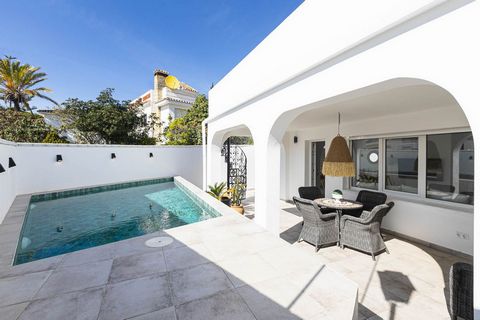 We are very pleased to present this magnificent opportunity to live by the sea This property has just been completely renovated in the Nordic style where the color white predominates with contrasts of noble natural materials The house has a single fl...