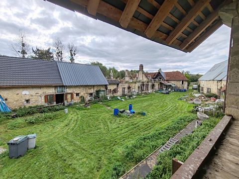 45mn ROISSY CDG, 14kms VILLERS COTTERETS, dans un cadre exceptionnel, corps de ferme isolé à faire revivre, indépendant sur 4150m2 terrain, il est composé d'une ancienne habitation ayant pris feu à restaurer, grange et dépendances, certaines ayant un...