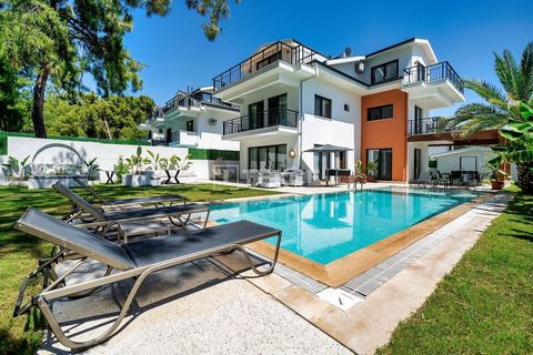 Villas de 3 et 5 chambres adaptées à la citoyenneté à Çiftlik Fethiye Fethiye est l'une des plus belles villes côtières de Turquie et fascine ses visiteurs par sa nature, son histoire et sa mer. Centre touristique unique, Fethiye est connue pour ses ...