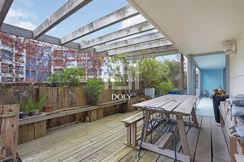 NEW DOLY – PLACE VICTOR HUGO At the corner of Avenue Foch, between Place de l’Étoile and Porte Dauphine, DOLY is delighted to present this exceptional apartment, situated on the sixth floor (out of seven) with an elevator in a secure, well-maintained...