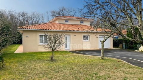 Dpt Gironde (33), à vendre SAINT-MEDARD EN JALLES, Maison 6 pièces de 170m² environ sur Jardin de 700m²