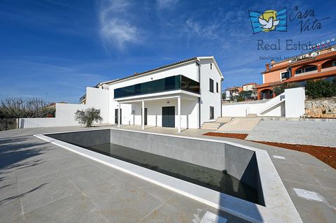 A house is for sale in the vicinity of the town of Poreč, with an area of 190 m², which was renovated in 2024. The house consists of two spacious apartments. The apartment on the ground floor has approximately 90 m² and consists of two bedrooms, two ...