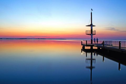 Park wakacyjny z własną plażą, bezpośrednio nad brzegiem morza nad Müritz, Małym Morzem w Niemczech. Tworzy jednostkę z chronioną przystanią Müritz w portowej wiosce Müritz. Położona w gminie Rechlin, okolica znajduje się w pobliżu Parku Narodowego M...