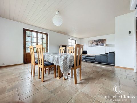 En EXCLUSIVITE dans votre agence CHRISTELLE CLAUSS IMMOBILIER RIEDISHEIM, venez découvrir, à Hochstatt, proche de tous les commerces, commodités et axes autoroutiers, ce bel appartement F5 de 115.98m2 au RDC d'une petite copropriété de 2 logements se...