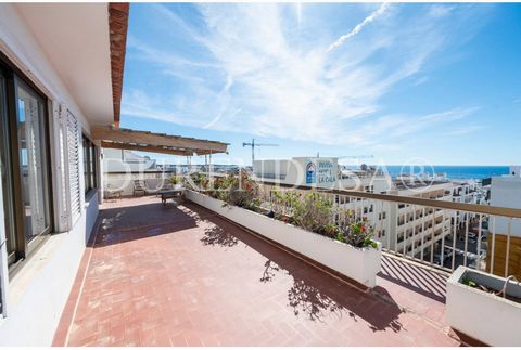 Dreaming of living steps away from the sea, in the heart of one of Ibiza's most exclusive areas? Your dream comes true! This unique penthouse, in the center of Santa Eulalia del Río, is just 200 meters from the beach and less than a 5-minute walk fro...