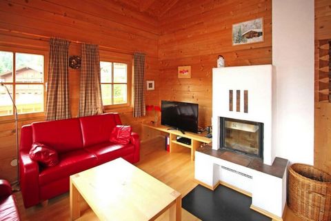 Feelgood-vakantie in een perfect chalet midden in een prachtig bergdecor (1600 m boven zeeniveau). Het ruime XXL vakantiehuis heeft parket- en tegelvloeren, een terras en een groot balkon en is zeer gezellig ingericht. Het kleine bergdorpje Königslei...