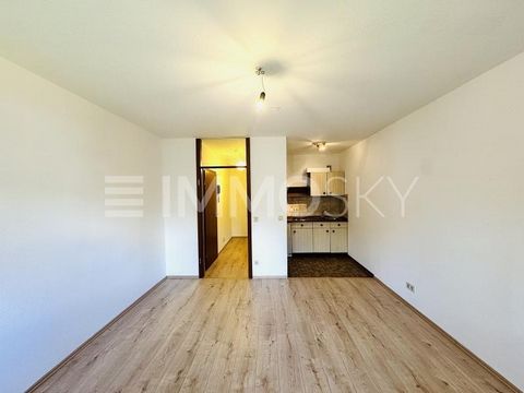 Kapitaalinvestering of zelfrealisatie? Te koop is dit leegstaande en goed onderhouden condominium in Mainz-Lerchenberg, dat een woonoppervlak heeft van ca. 24,45 m². Het appartement op de begane grond van een uiterst goed onderhouden appartementengeb...