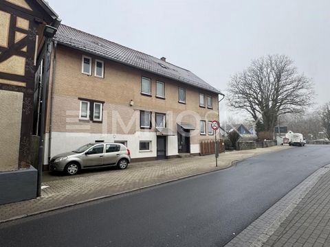 Zum Verkauf steht ein attraktives Mehrfamilienhaus in Romrod, das Wohnen, Arbeiten und Vermieten unter einem Dach vereint. Mit drei Wohneinheiten, einer Einliegerwohnung und einer großzügigen Gewerbefläche bietet dieses Anwesen vielseitige Nutzungsmö...