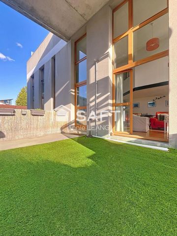 Loft lumineux avec terrasse, volumes exceptionnels et fort potentiel dans un quartier en pleine mutation.