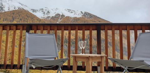 Chalets de Bois Méan property is nicely located in Les Orres 1800 ski resort. Closest skilift is 50 meters away, so is ski school meeting point. Ski slopes and shops are to be found 100 meters away. Access to the steamroom and heated swimming-pool is...