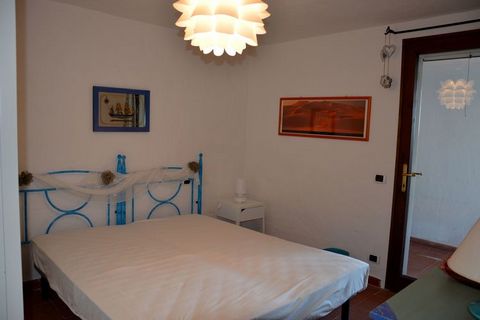 Deze vrijstaande villa staat in Porto Cervo op Sardinië. Het vakantiehuis beschikt over 4 slaapkamers en is ideaal voor 2 gezinnen. Vanaf het zwembad en het terras kijk je uit over de zee. Het unieke uitzicht over de kristalheldere wateren van de Sma...