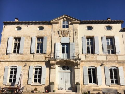 Mas Camarguais - Located in the middle of nature between Saint Gilles and Arles, in a quiet area. The exceptional building dates from the 16th century, the origin of the Mas dates back to the 11th century. Accommodation: 600 m2 of living space on 2 l...