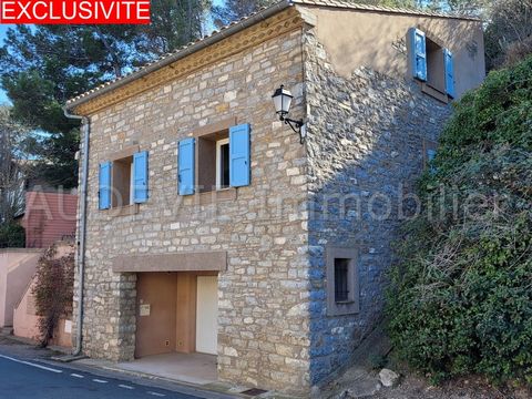 Summary This detached village house has been completely restored in 2007 and offers about 90m² habitable space plus a garage of about 38m². The house could please lovers of old houses without it’s inconveniences: bright interior, visible old stone, t...
