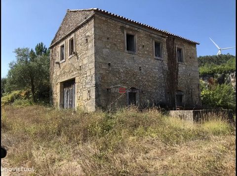 Land 29000 m2 with good location with several ruins excellent sun exposure.