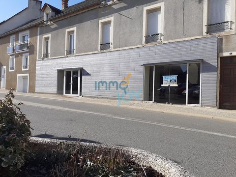 Immojoy David ... offers you this commercial premises in the village of Laissac, located on the ground floor and in a very busy area of the village with a strong power of visibility for shops and with a parking just in front of it. This commercial sp...