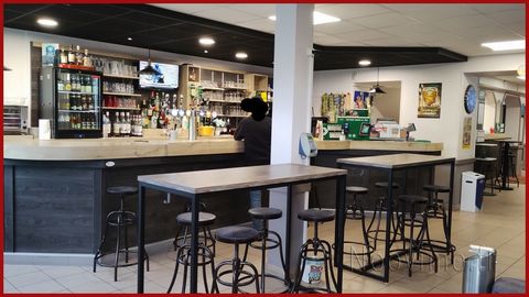 NEW EXCLUSIVITY Your advisor Mrs. Corcuff offers you this great deal, the business of this Bar of 75 seats of good reputation, 3 different lounges, several storage. This coffee bar has been renovated on 2021 & 2022. It is very well located in Vitre, ...