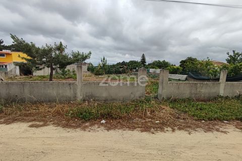 Identificação do imóvel: ZMPT558050 Land of 352m2 in Fernão Ferro. Ideal for those who value a quiet and quality life. With an area of 352 square meters, this land has the potential to build a personalized villa. Take advantage of the possibility to ...