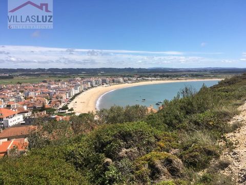Excellent project for the construction of a large-sized luxury villa or the possibility of dividing it into apartments, with a prime location in one of the most beautiful and prestigious beaches in the West region. Magnificent views of the stunning S...