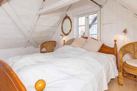Bei Præstø finden Sie dieses Ferienhaus für völlige Ruhe und Entspannung. Das reetgedeckte Fachwerkhaus wurde etwa im Jahre 1800 erbaut und im Laufe der Jahre immer wieder modernisiert. Dabei hat der Eigentümer sich bemührt, den ursprünglichen Charme...