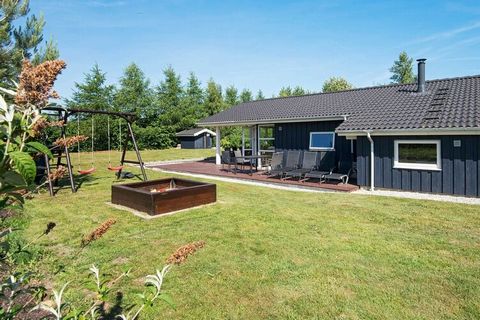 Maison de vacances de Fjellerup avec bain à remous et sauna ainsi qu'un grand salon spacieux et une cuisine bien équipée et des chambres avec un bon confort de sommeil. De plus, il y a un loft dans lequel les enfants trouvent toujours qu'il est confo...