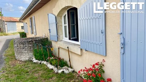 A21900MUC16 - For sale: 2 very attractive renovated semi-detached houses in a peaceful hamlet near Baignes-sainte-Radegonde. The first single-storey house comprises an entrance hall leading to a lounge (25 m2) on the right, a bathroom and toilet oppo...