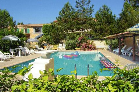 Your holiday home with private garden is located on a 9,000 sqm natural plot with other individual holiday homes, communal pool, olive trees and pine trees, in a quiet residential area above Vaison-la-Romaine. All the living areas are on the first fl...