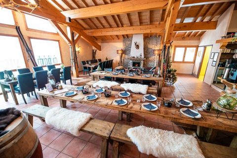 Park Madeleine is a stylish and luxurious chalet park with nicely and comfortably furnished chalets and chalet apartments. The attractive winter sports destination consists of detached chalets for 10 or 12 people, semi-detached chalets for 6 to 8 peo...