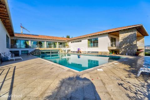 Property ID: ZMPT553957 Consisting of 7 suites with 9 full bathrooms, 2 large rooms and 2 kitchens, garage for + 10 cars. The villa also has an outdoor and indoor swimming pool and a large garden, fish pond and outdoor area. Contains 1684 meters of g...